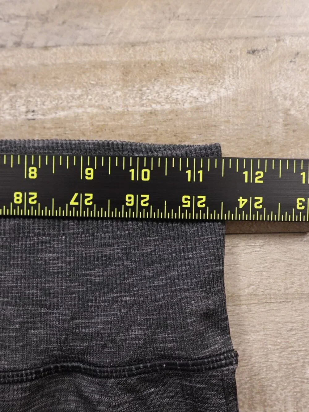 Lululemon Textured Leggings‎ Women’s Size 4 Gray Mid Rise Athletic 27
